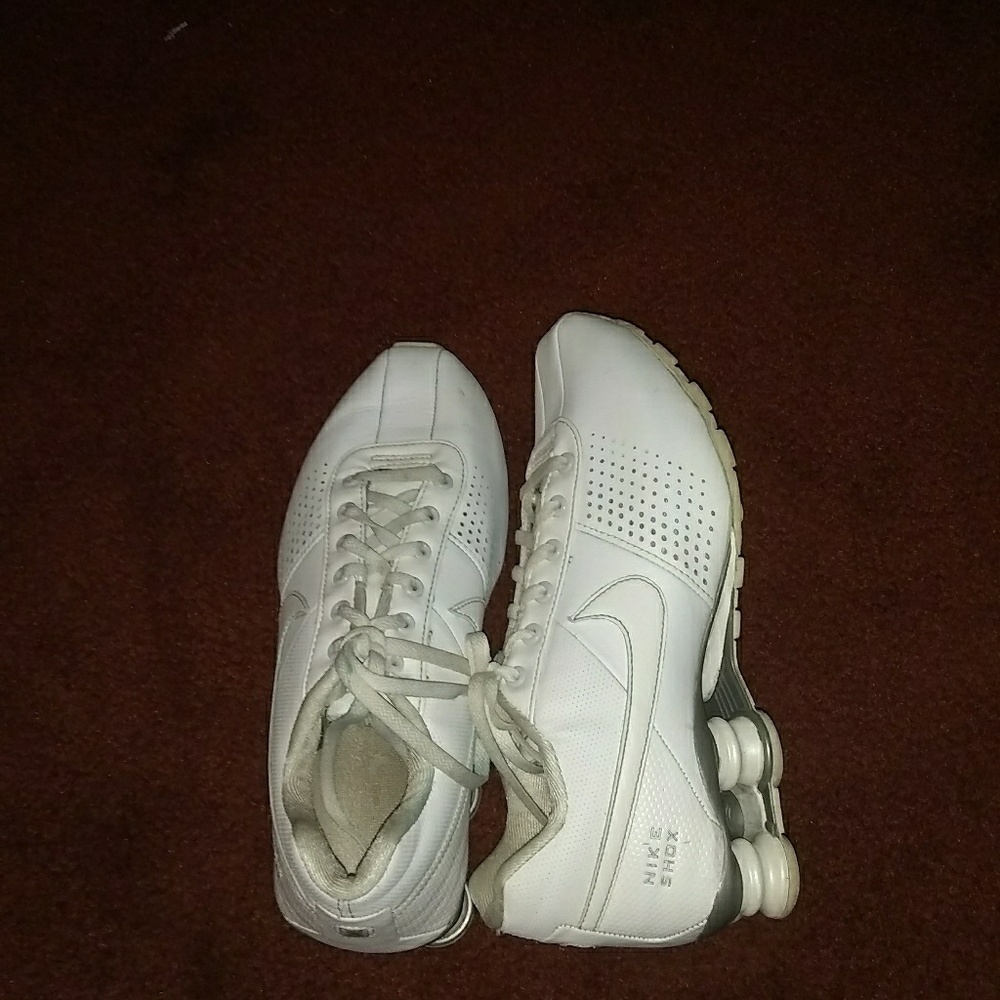 I am selling some nike shocks